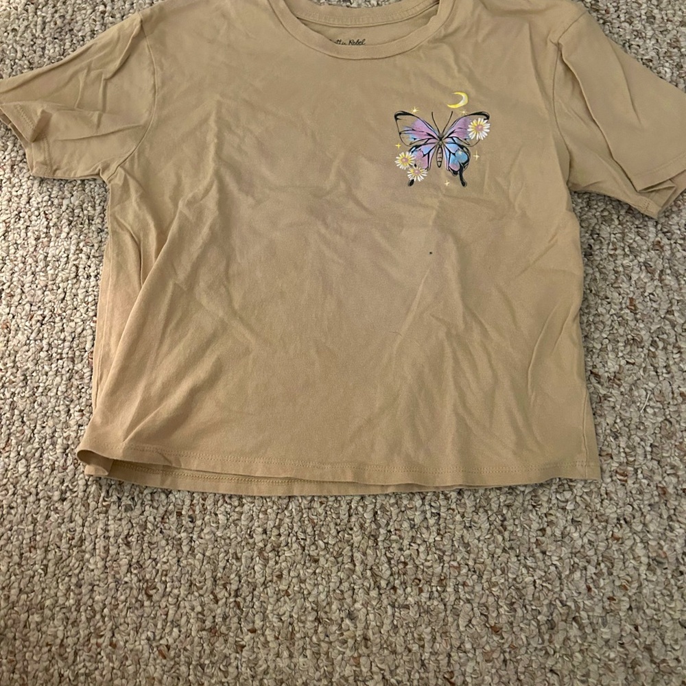 slightly cropped tee shirt with butterfly